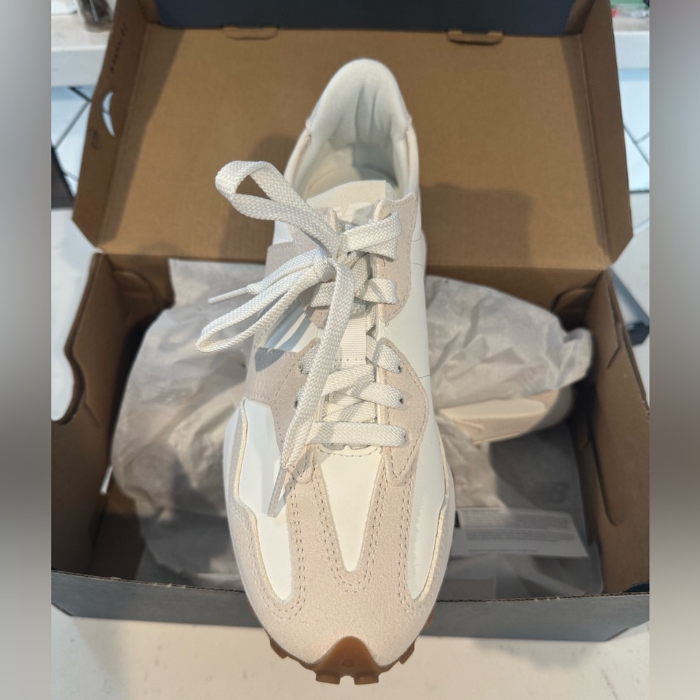 Brand New Still in Box Never Worn New Balance Women's White and Tan Sneakers